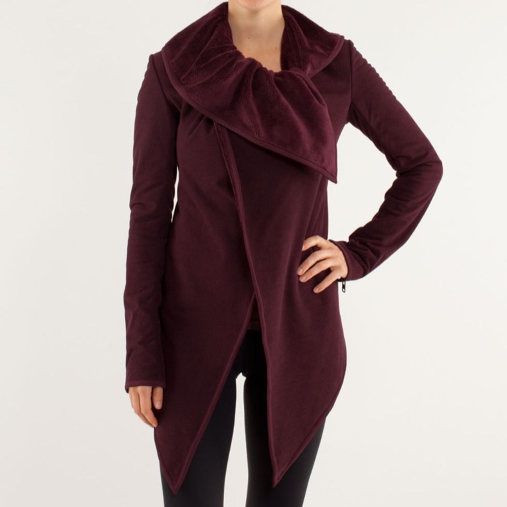 Lululemon Presence of Mind Wrap in Bordeaux